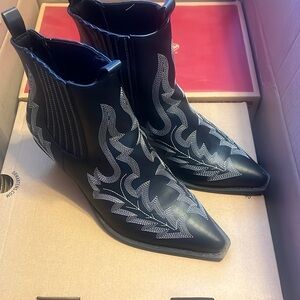 WIDE WIDTH ankle western booties